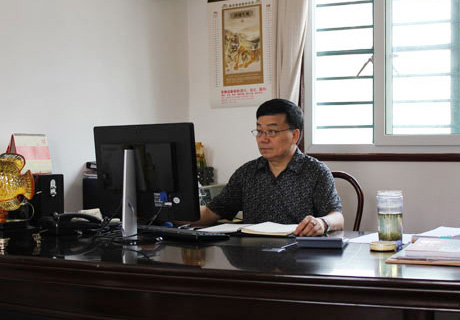 耐扣公司的帽扣質(zhì)量好、及時(shí)送貨